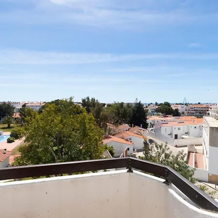 Lovely And New In Oura Apartmán *